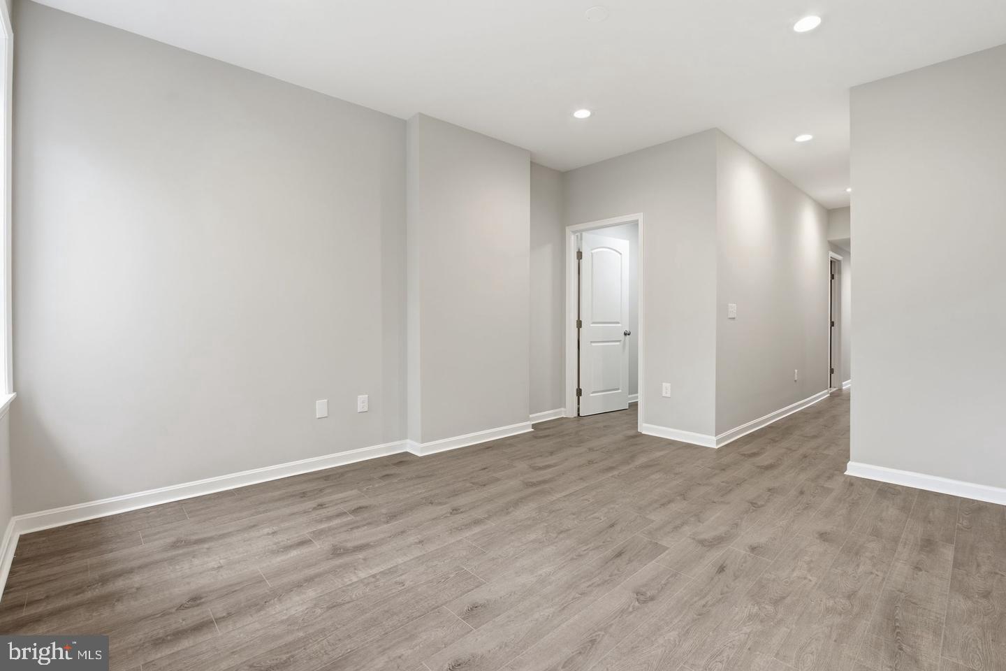 1032 N Fulton Ave Property Photo 23