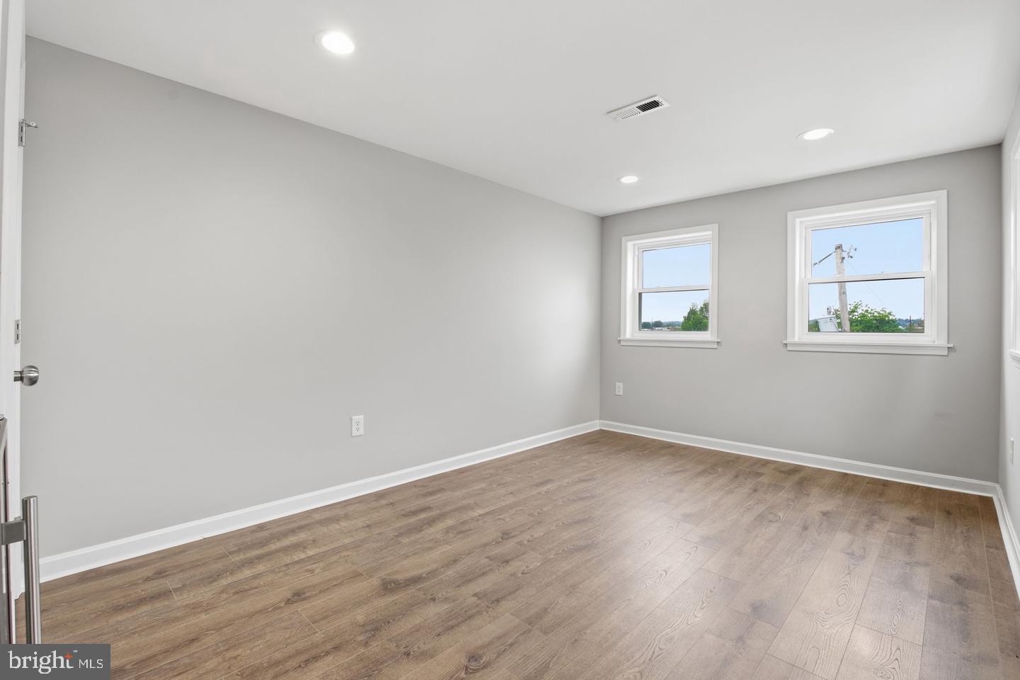 1032 N Fulton Ave Property Photo 26