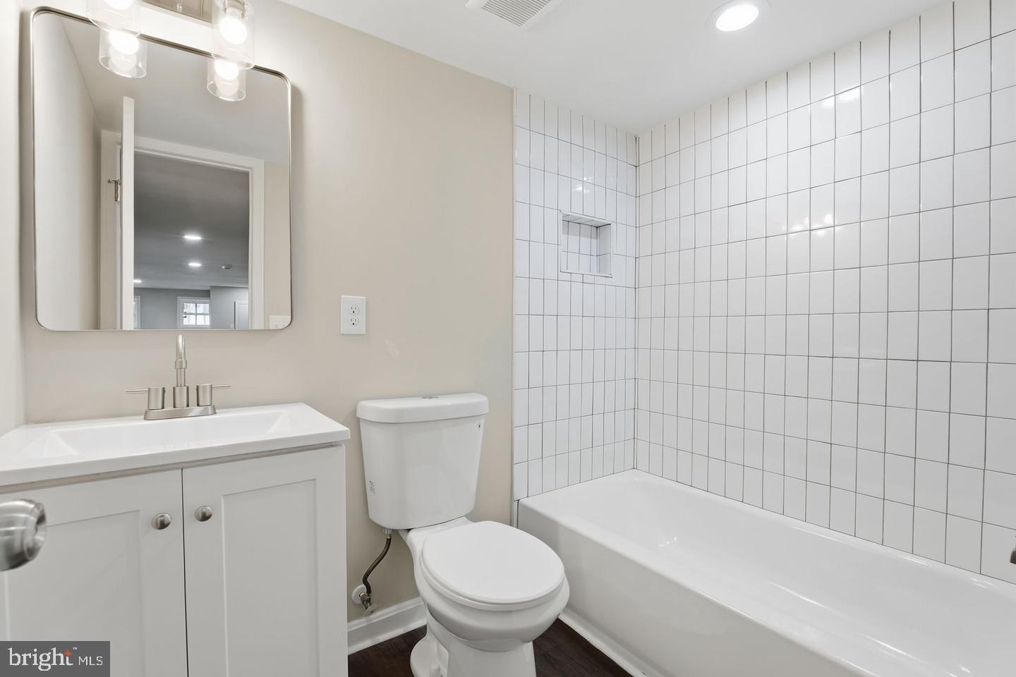 1032 N Fulton Ave Property Photo 32