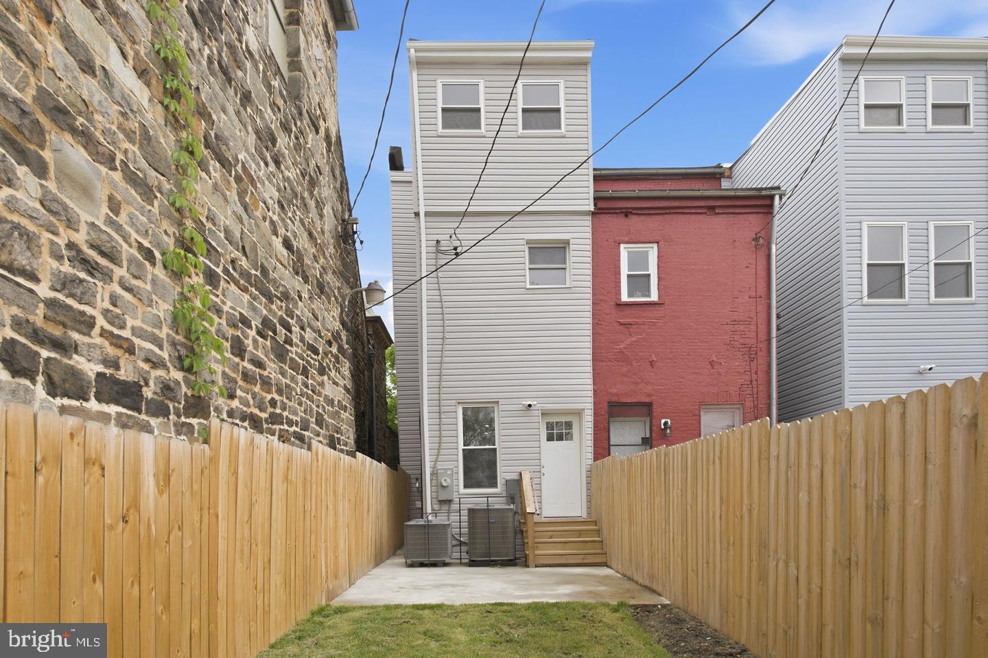 1032 N Fulton Ave Property Photo 33
