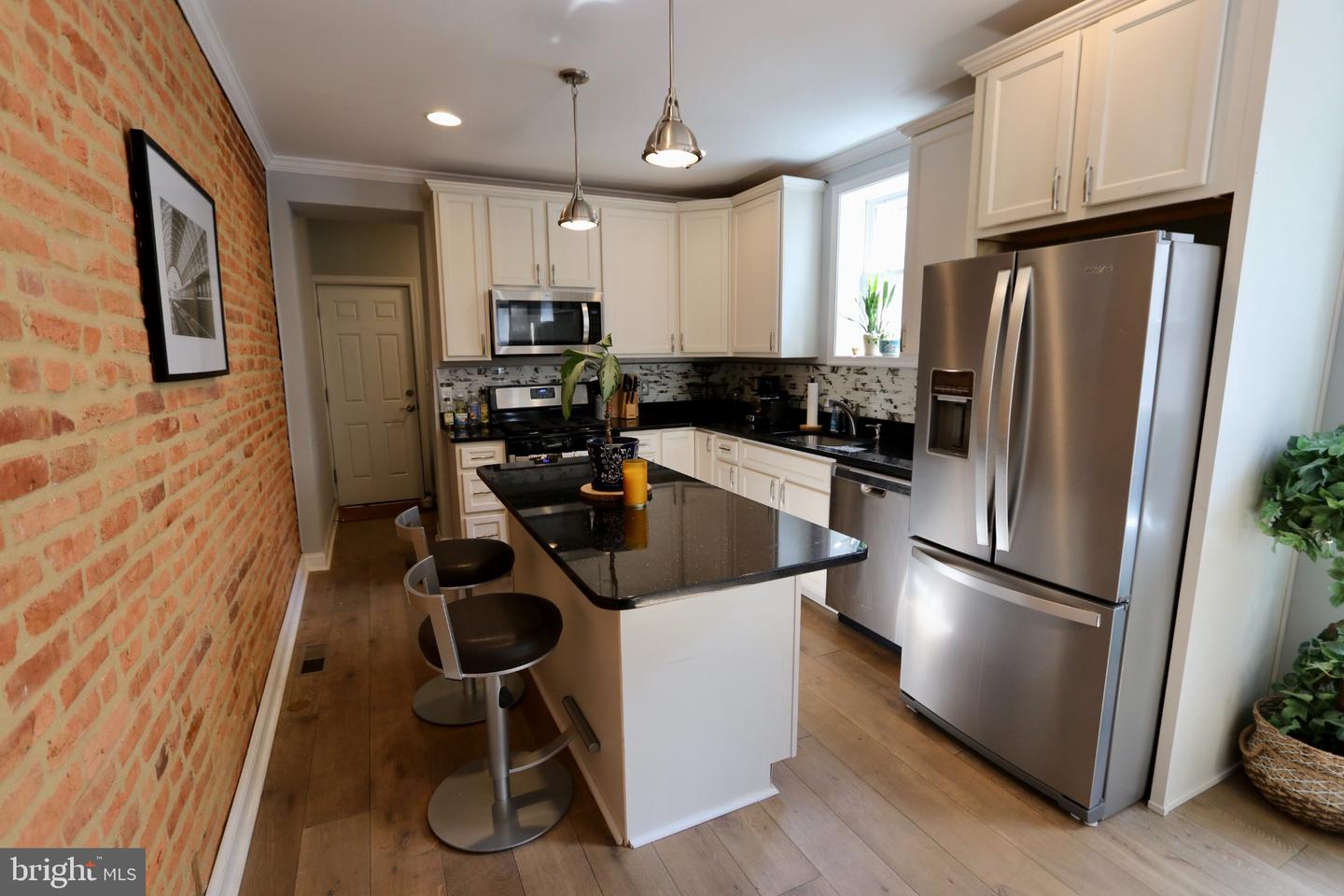1 N Bradford St Property Photo 4