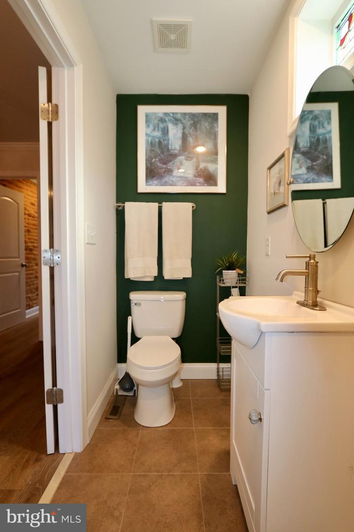 1 N Bradford St Property Photo 15