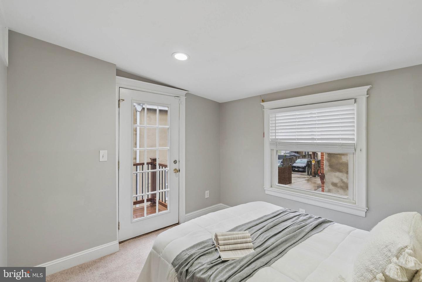 908 S Highland Ave Property Photo 11