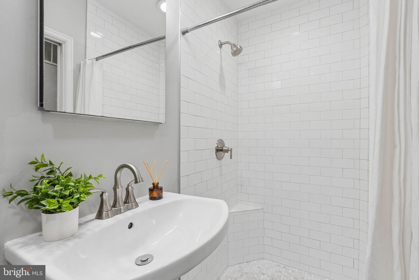 908 S Highland Ave Property Photo 12