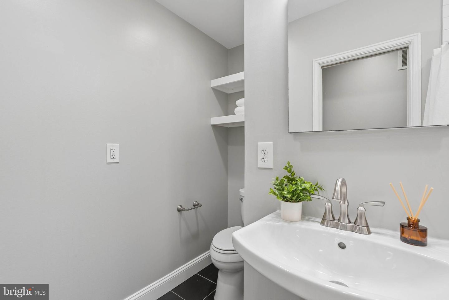 908 S Highland Ave Property Photo 13