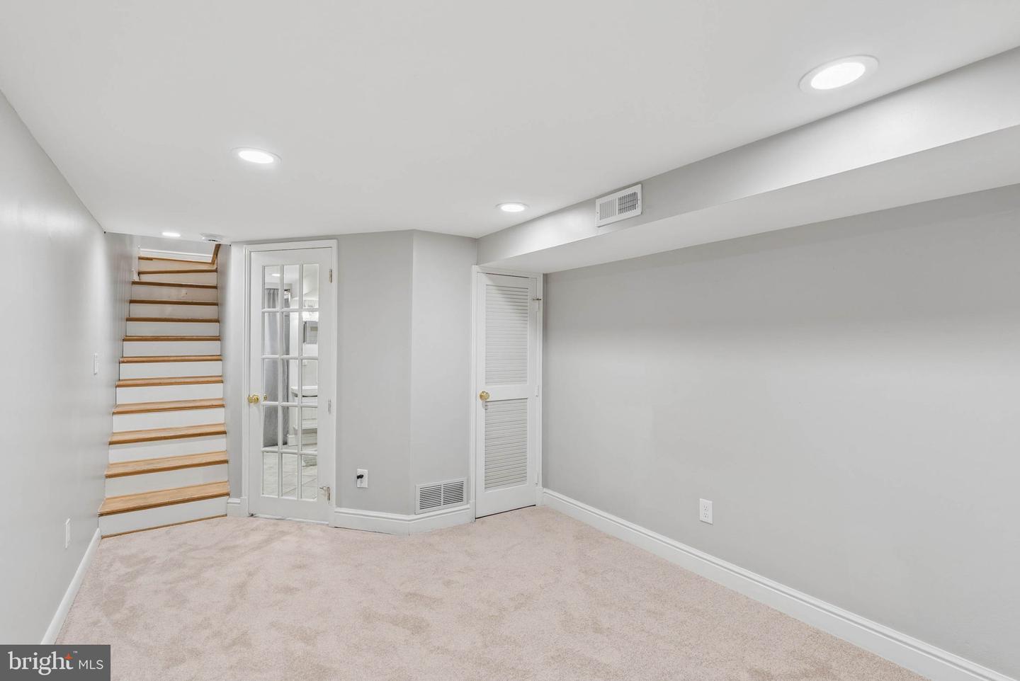 908 S Highland Ave Property Photo 16