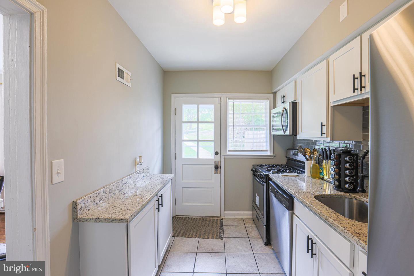 1207 Northview Rd Property Photo 9