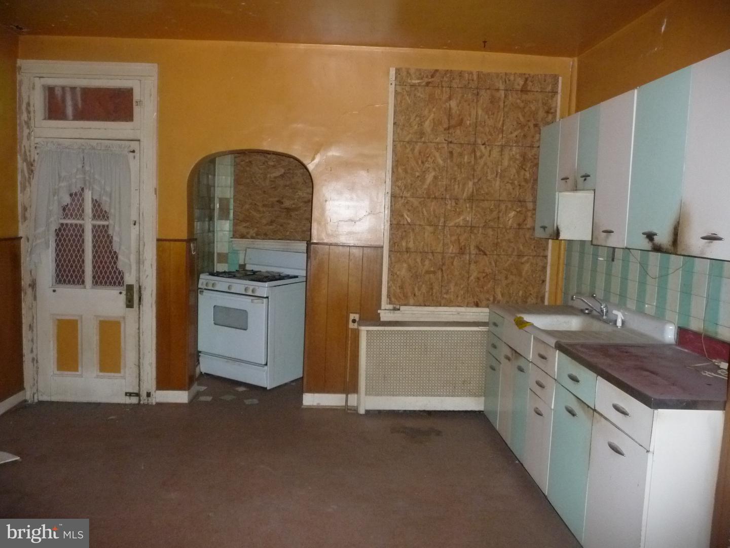 2239 Penrose Ave Property Photo 3