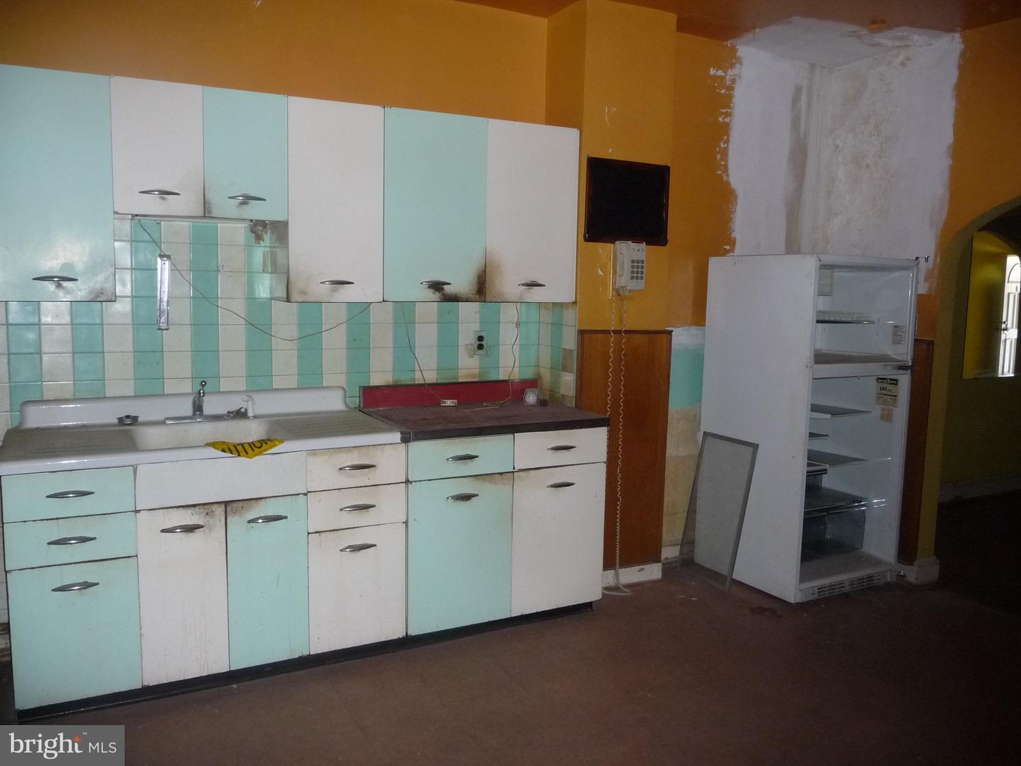 2239 Penrose Ave Property Photo 4