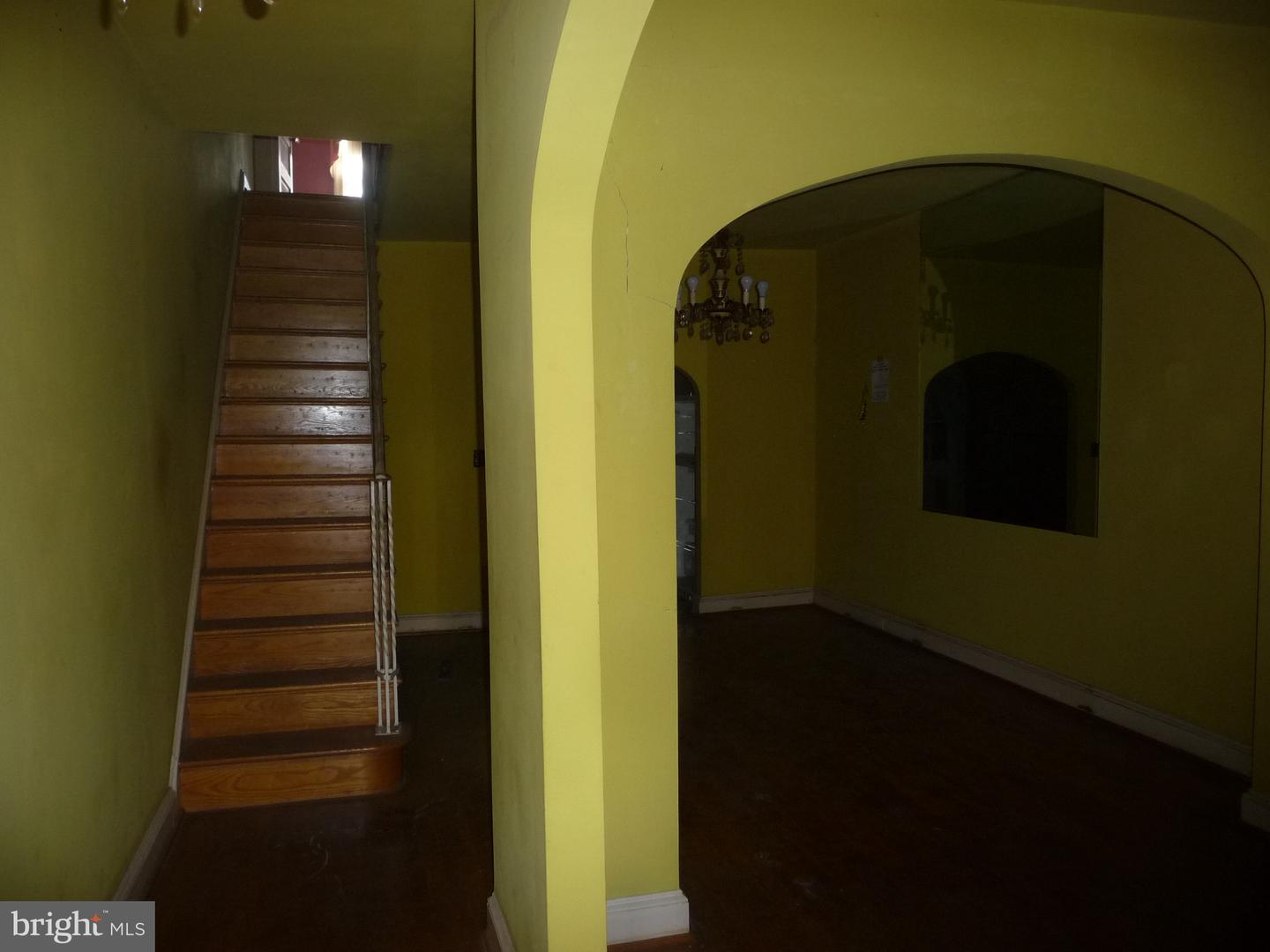 2239 Penrose Ave Property Photo 6