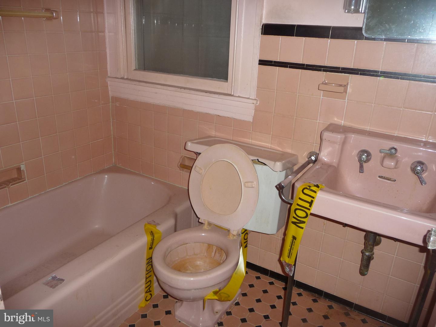 2239 Penrose Ave Property Photo 7
