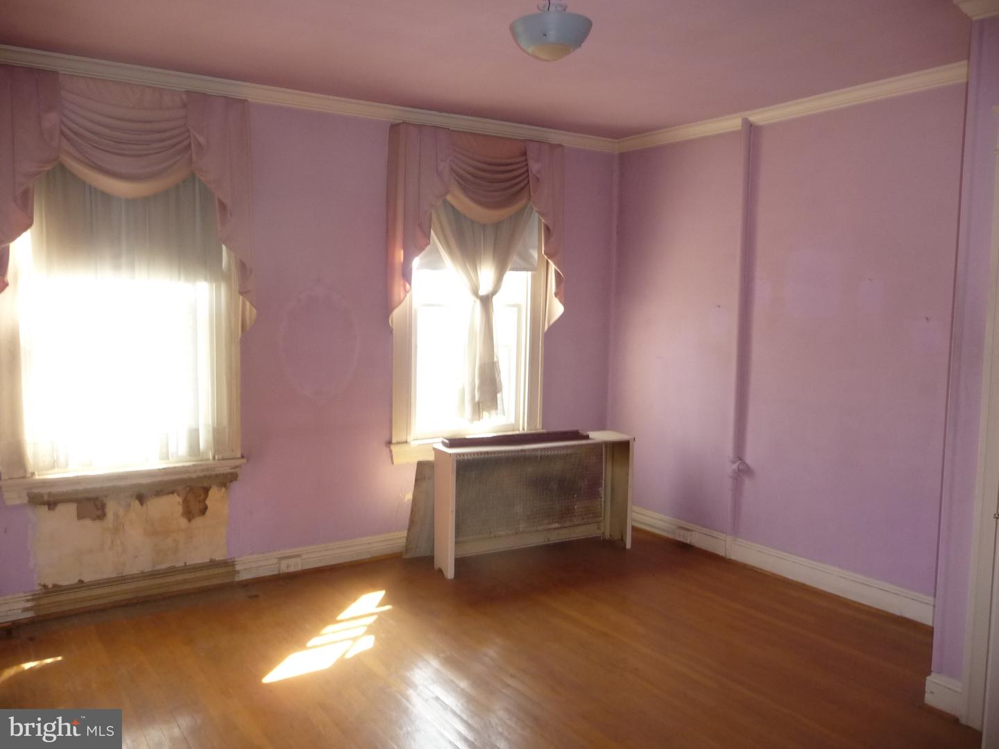 2239 Penrose Ave Property Photo 9