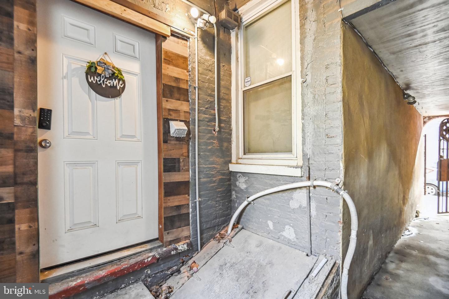 2050 Bank St Property Photo 32