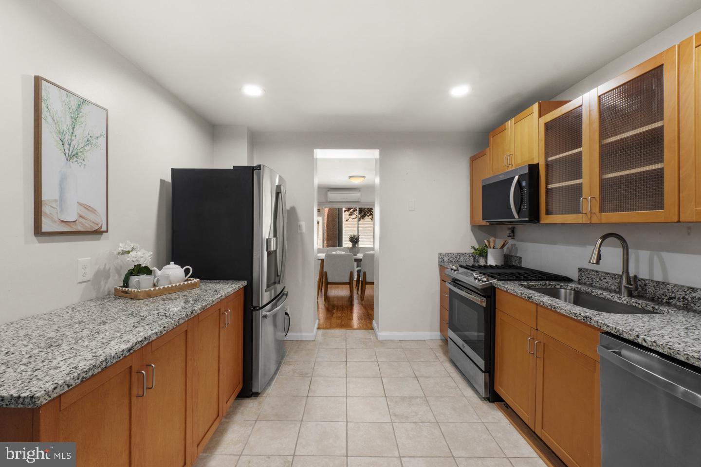 909 S Streeper St Property Photo 8