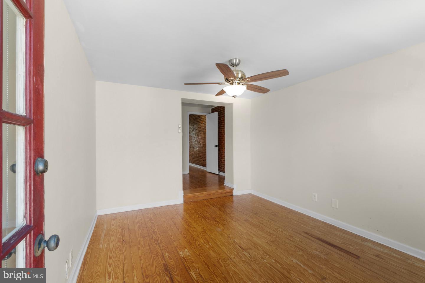 909 S Streeper St Property Photo 28