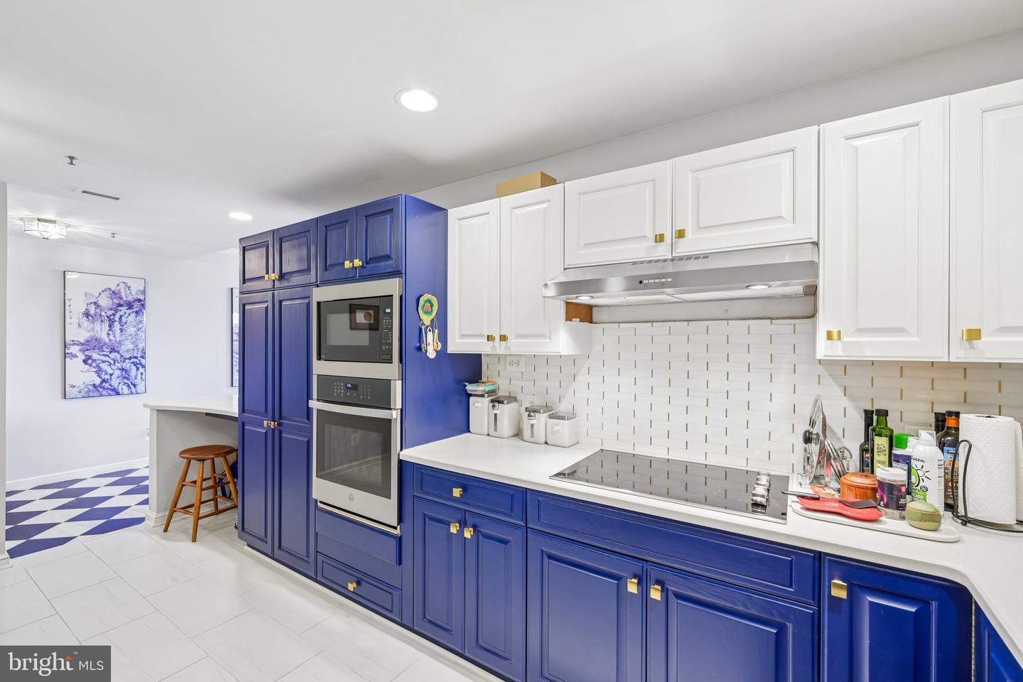 10 E Lee St #802 Property Photo 18