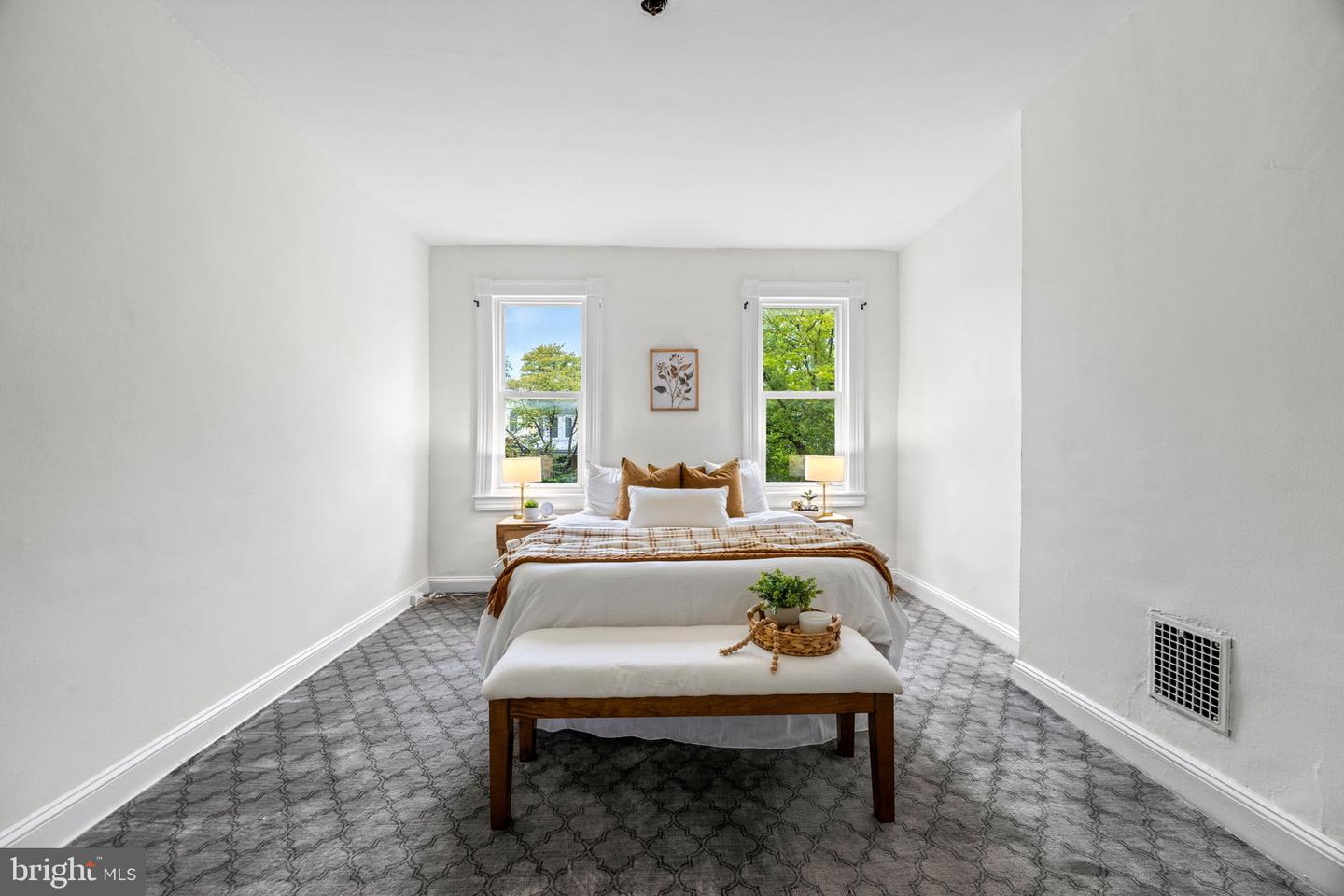 607 W 33rd St Property Photo 15