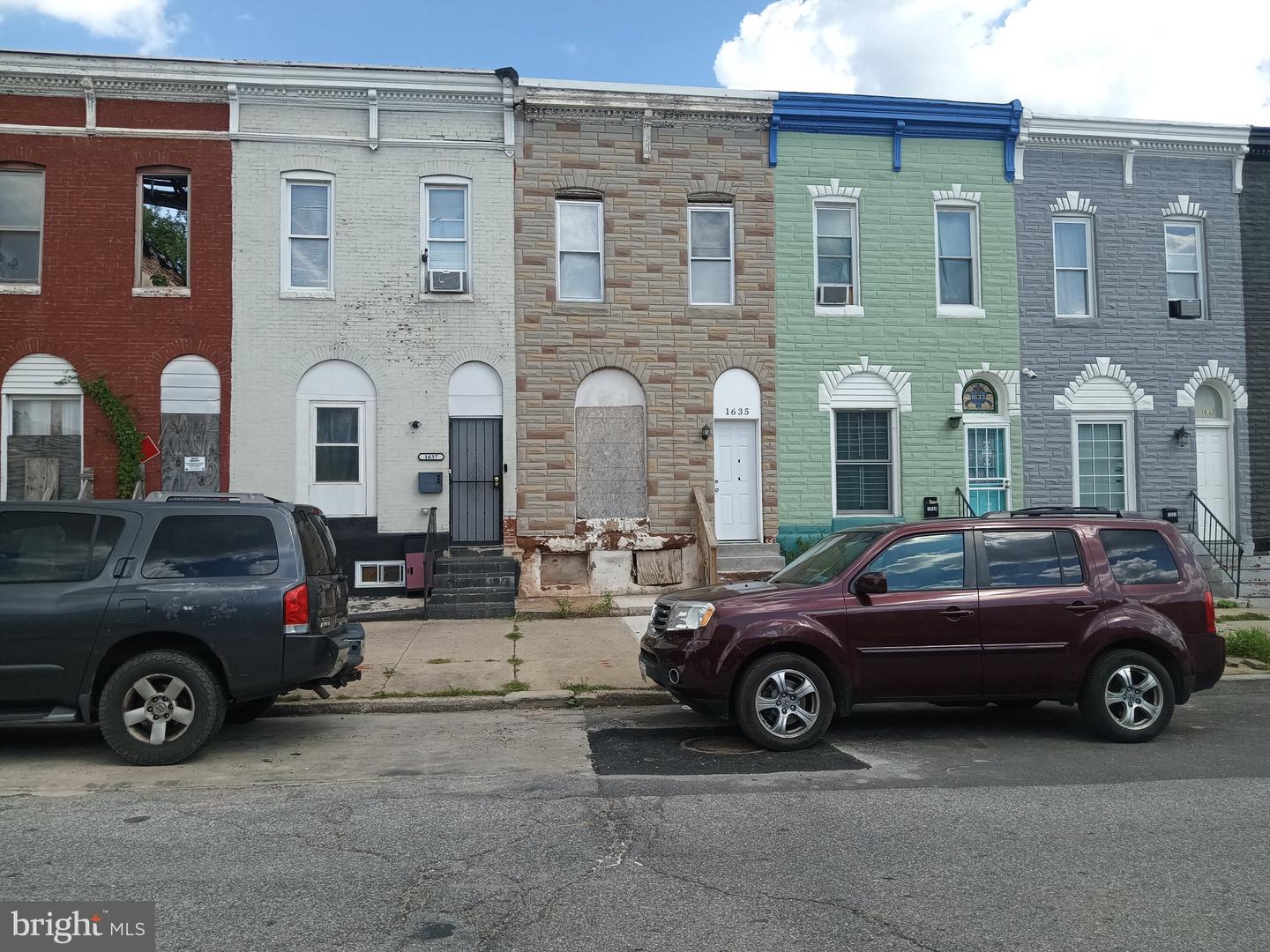 1635 N MILTON AVE N Property Photo 1