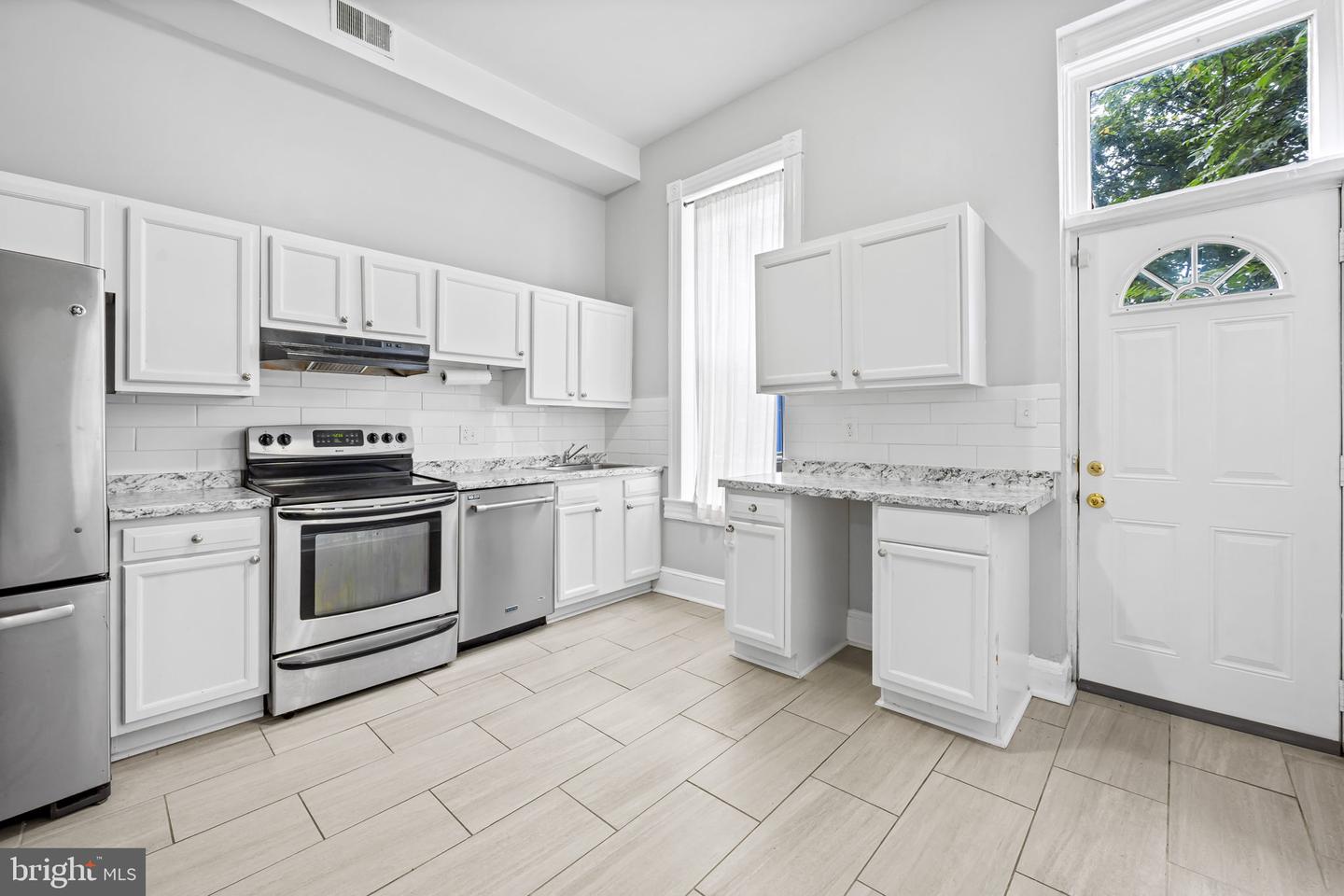 1710 Saint Paul St Property Photo 11