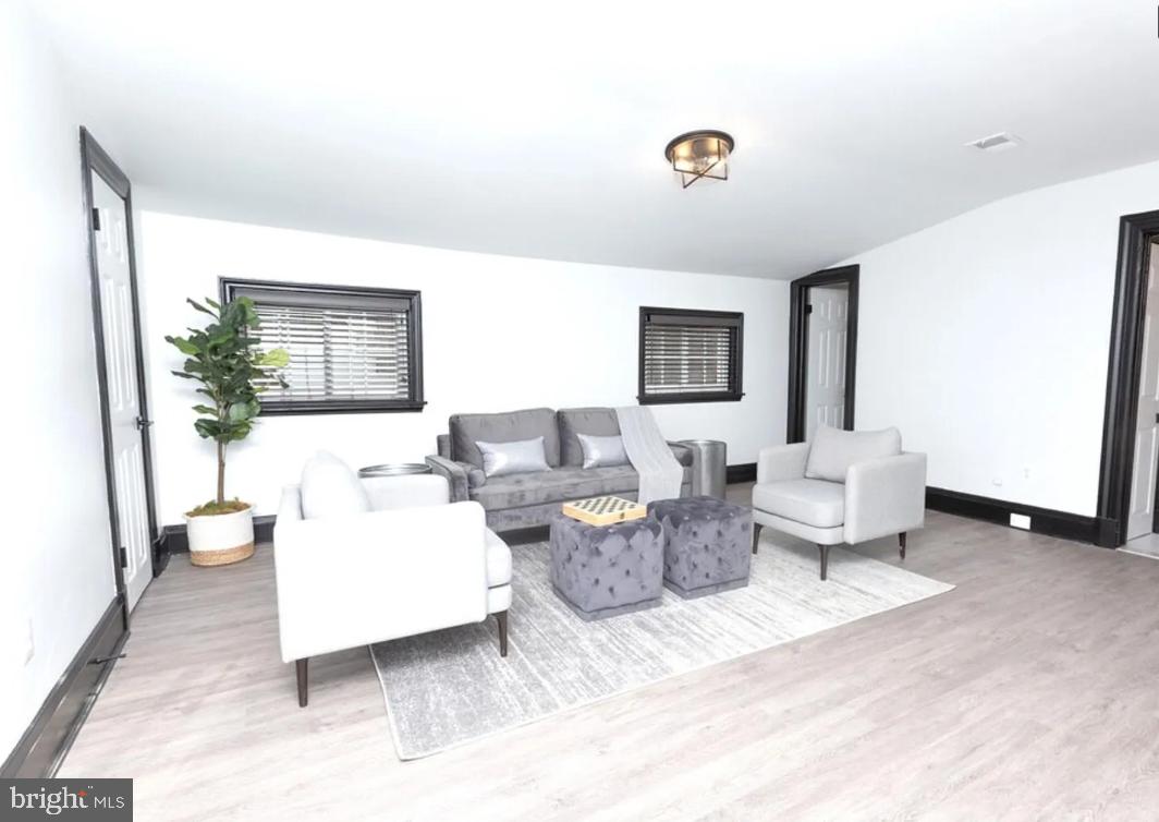 606 Cathedral St #3d Property Photo 1