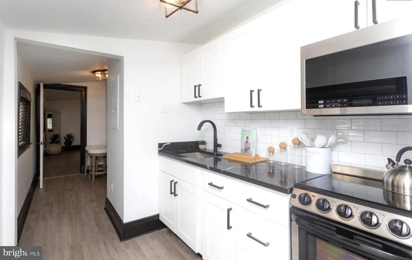 606 Cathedral St #3d Property Photo 2