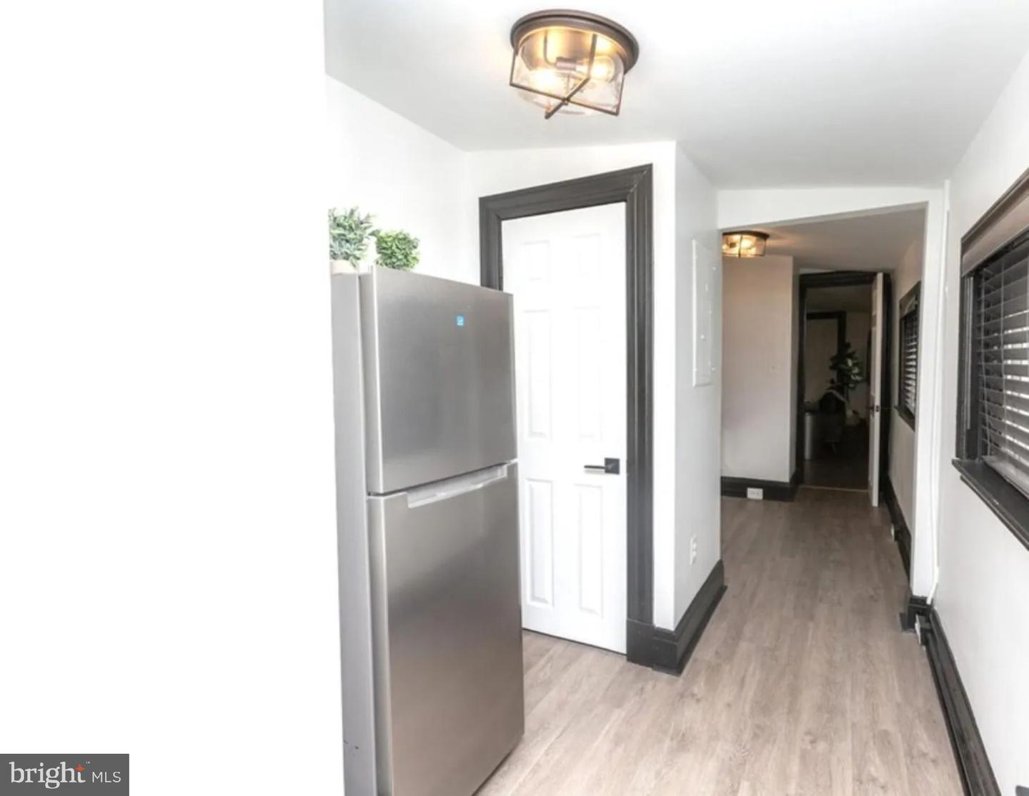 606 Cathedral St #3d Property Photo 3