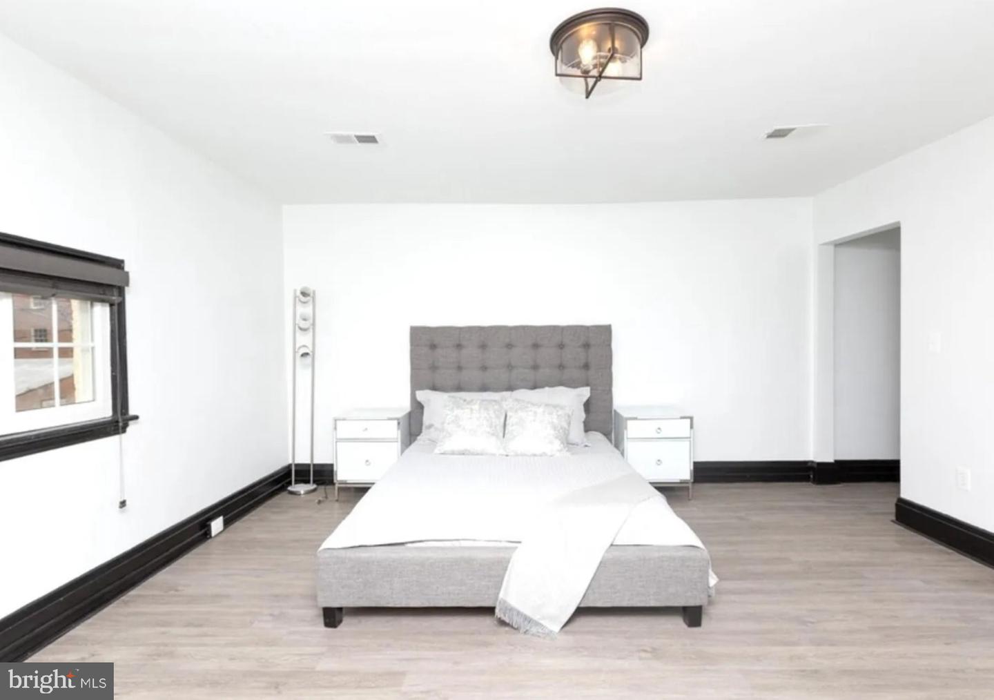 606 Cathedral St #3d Property Photo 5