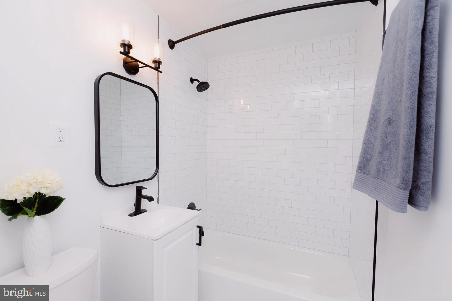 606 Cathedral St #3d Property Photo 6