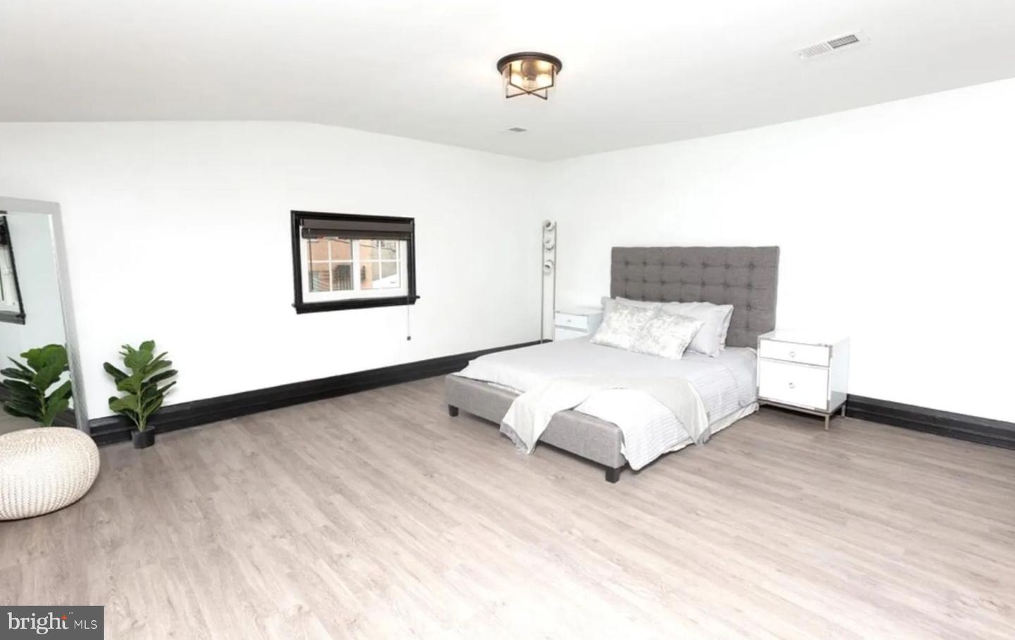 606 Cathedral St #3d Property Photo 8