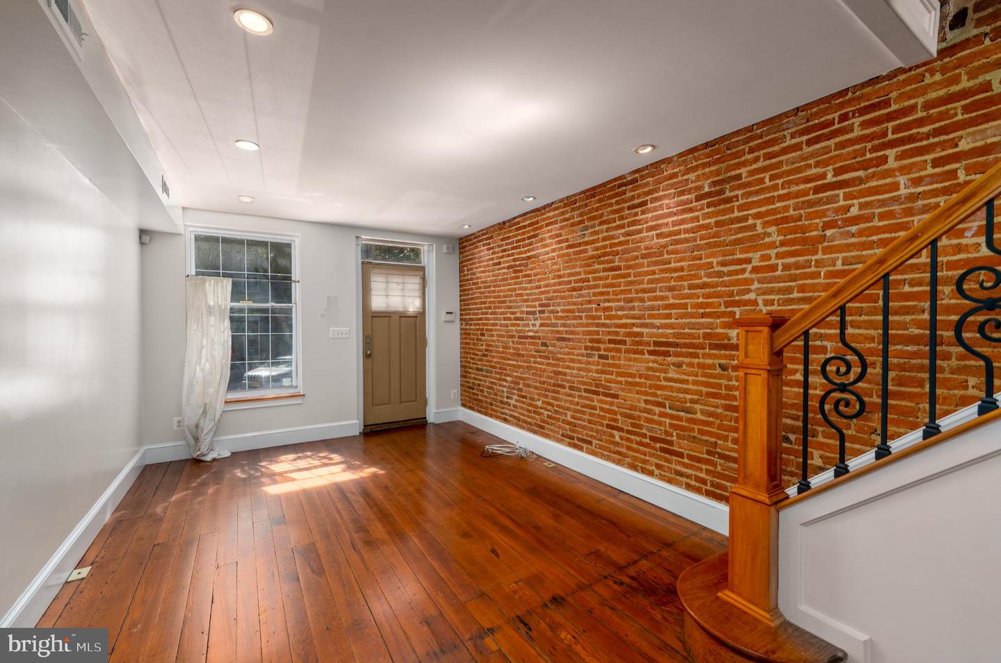2224 Bank St Property Photo 5