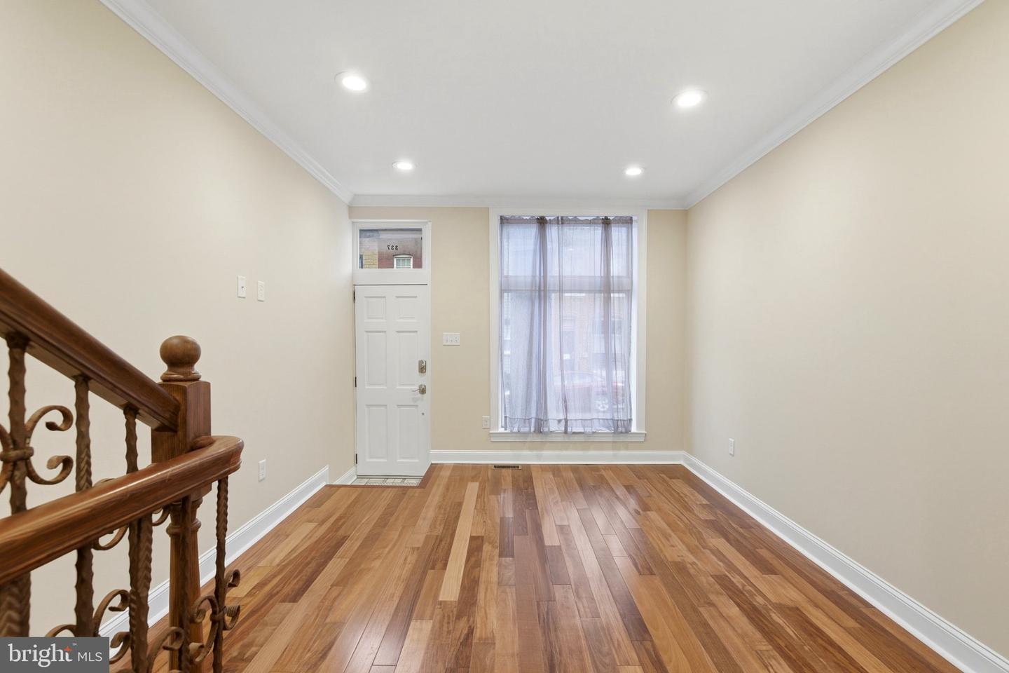 337 S Bouldin St Property Photo 2