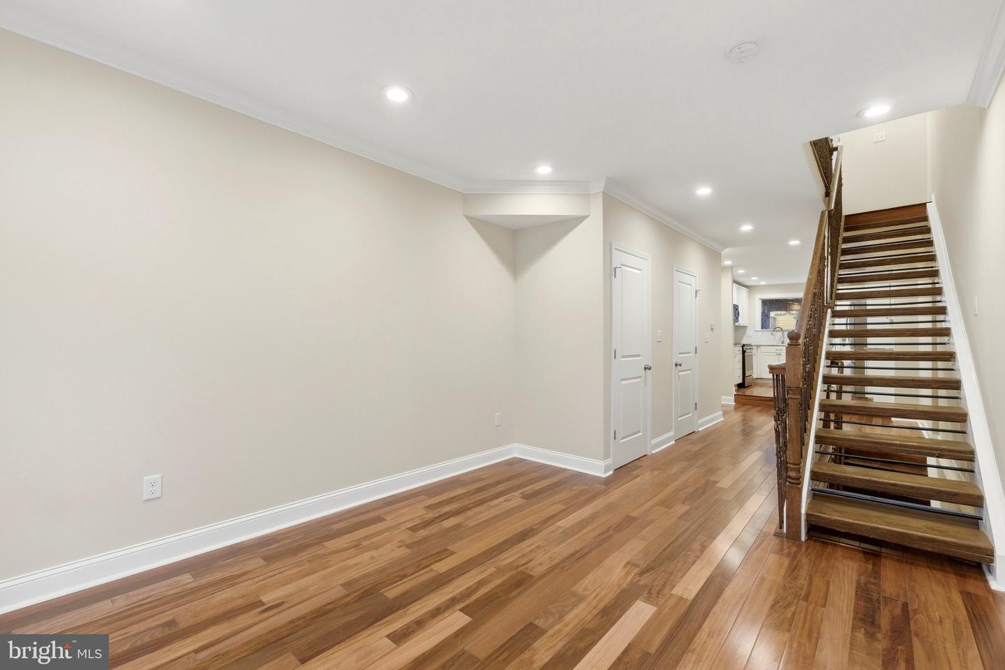 337 S Bouldin St Property Photo 3