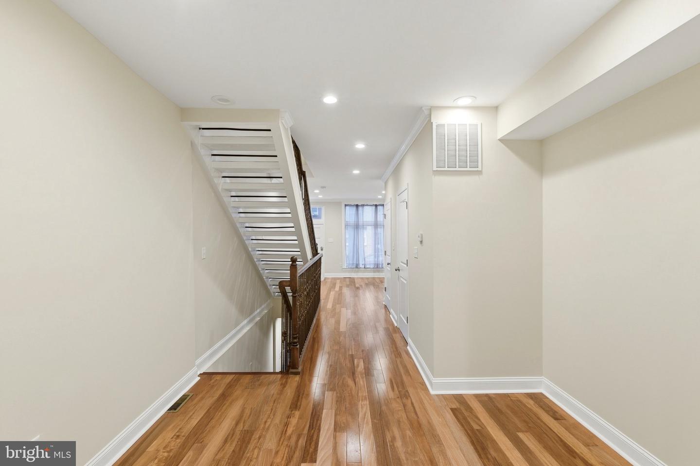 337 S Bouldin St Property Photo 4