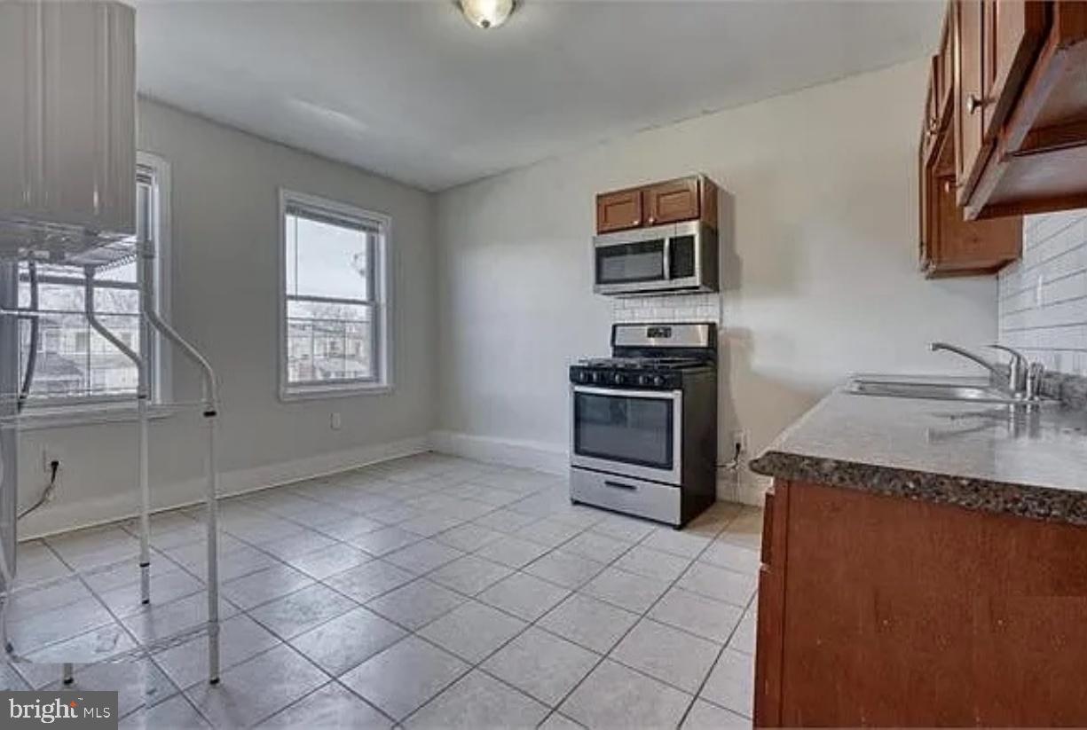748 Reservoir St #3 Property Photo 3