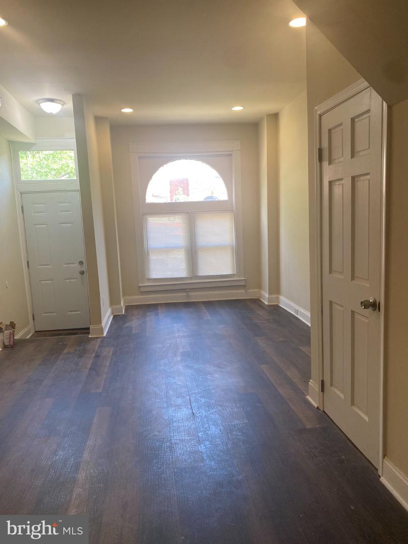2720 Parkwood Ave Property Photo 3