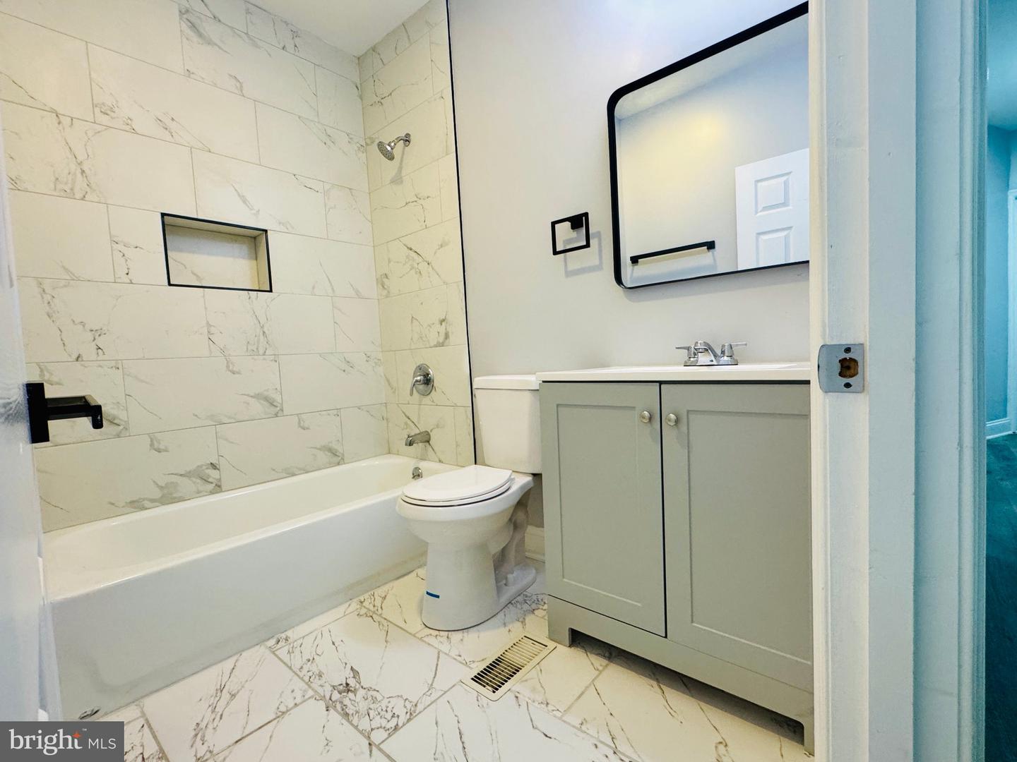1766 Montpelier St Property Photo 20