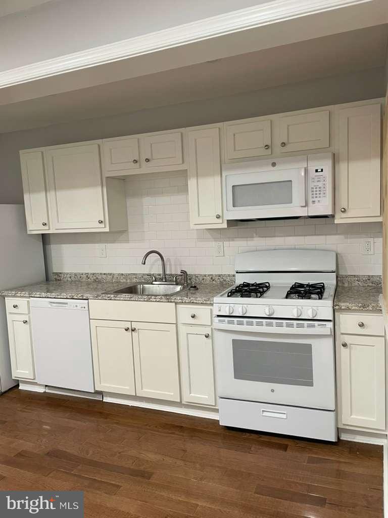 3606 MANCHESTER AVE Property Photo 1