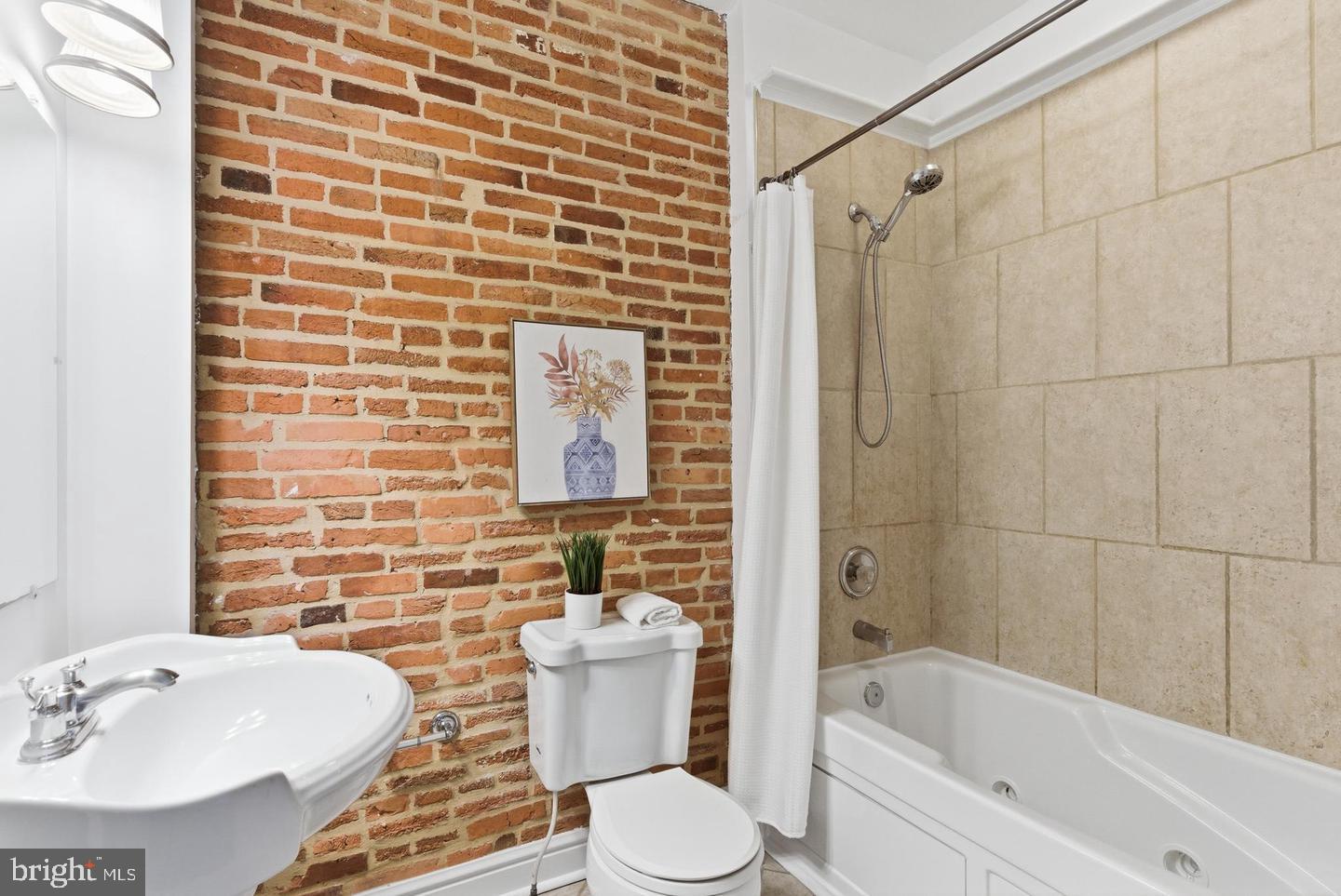 11 E Ostend St Property Photo 15