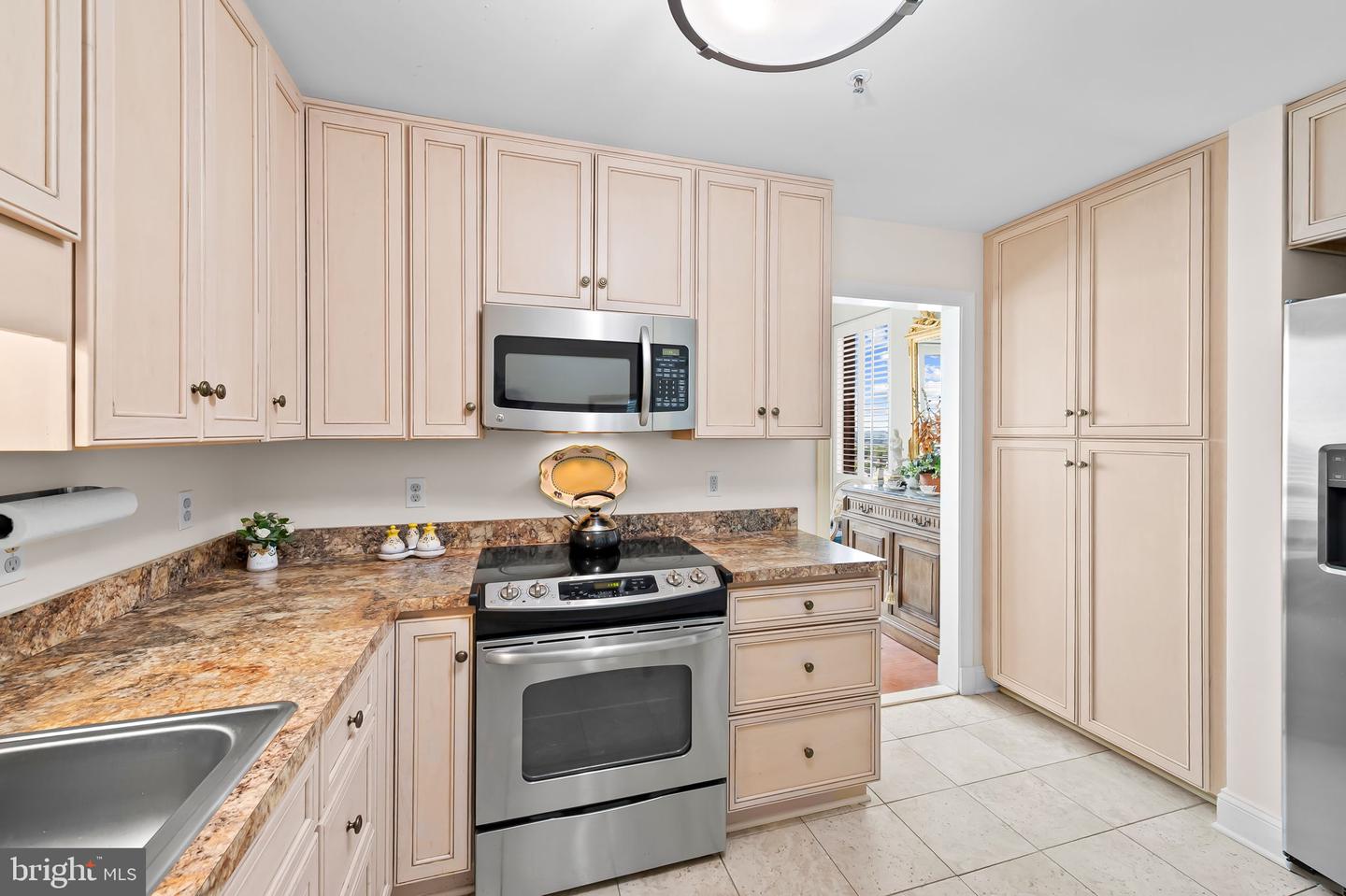 10 E Lee St #804 Property Photo 18