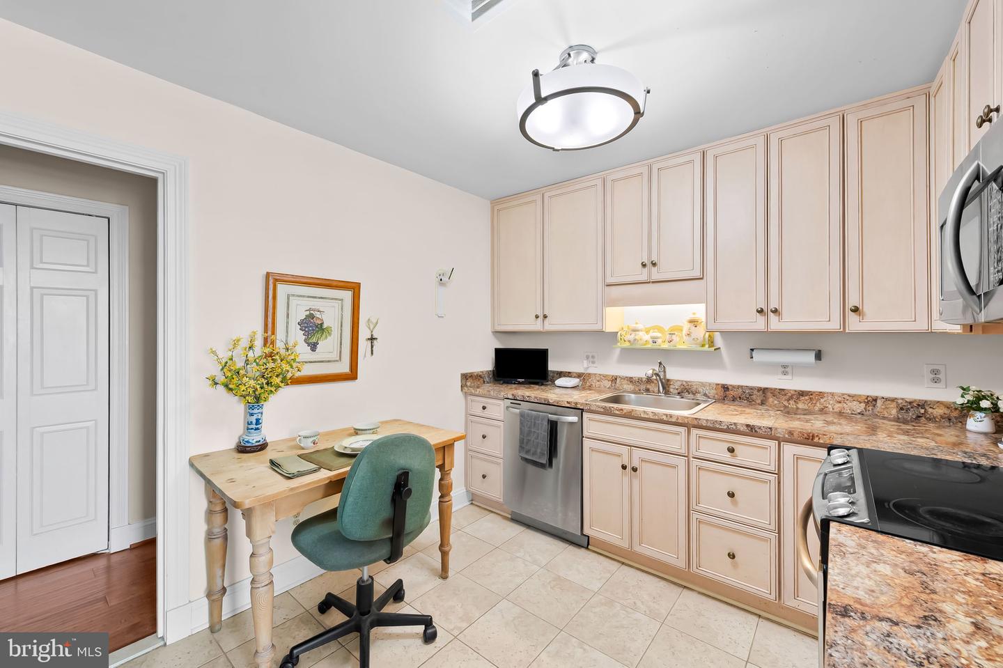 10 E Lee St #804 Property Photo 19