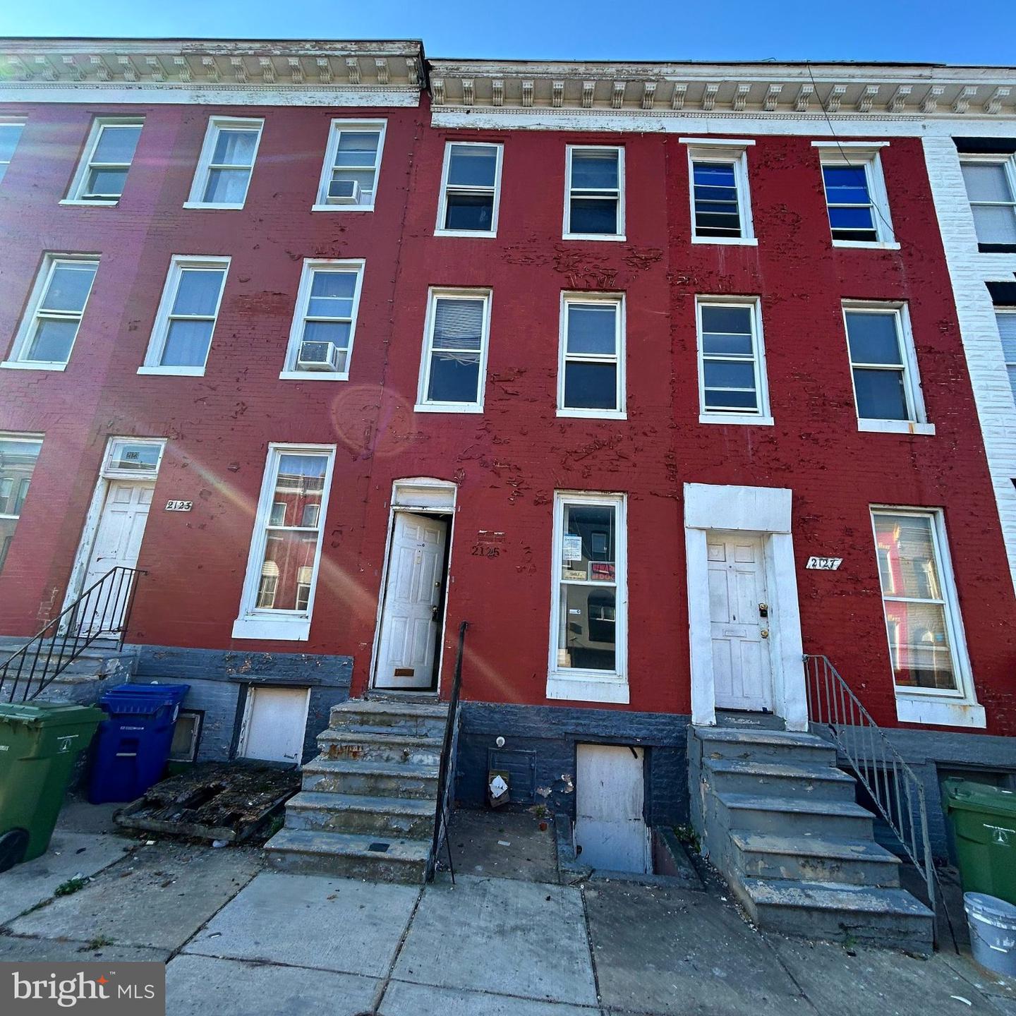 2125 HOLLINS ST Property Photo 1