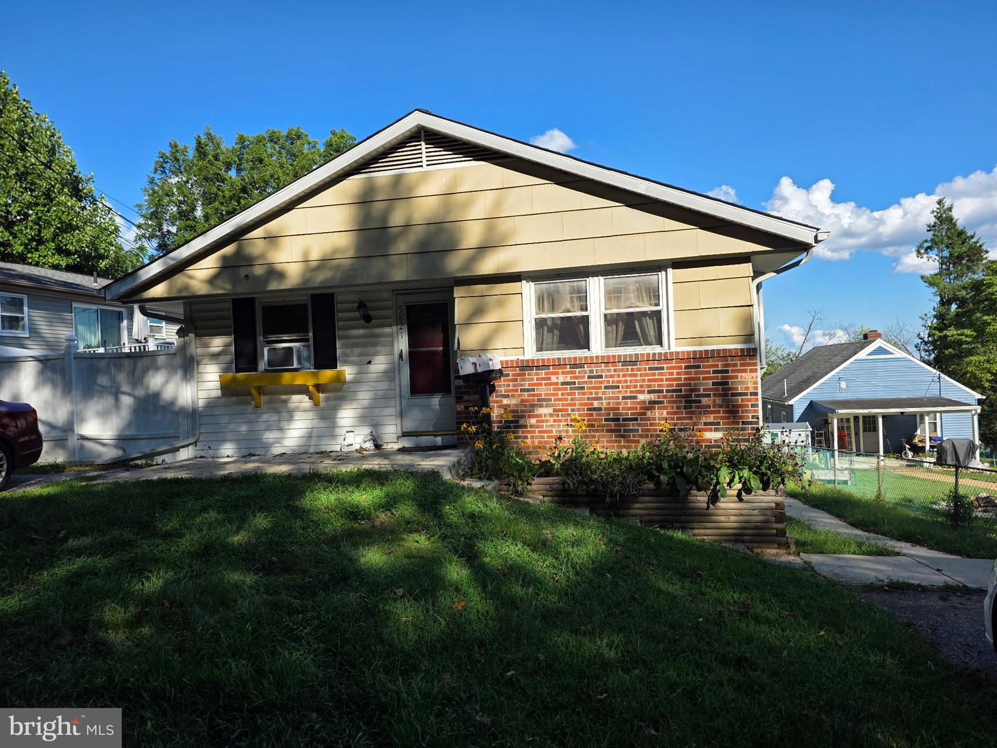 5821 FAIRWOOD AVE Property Photo 1