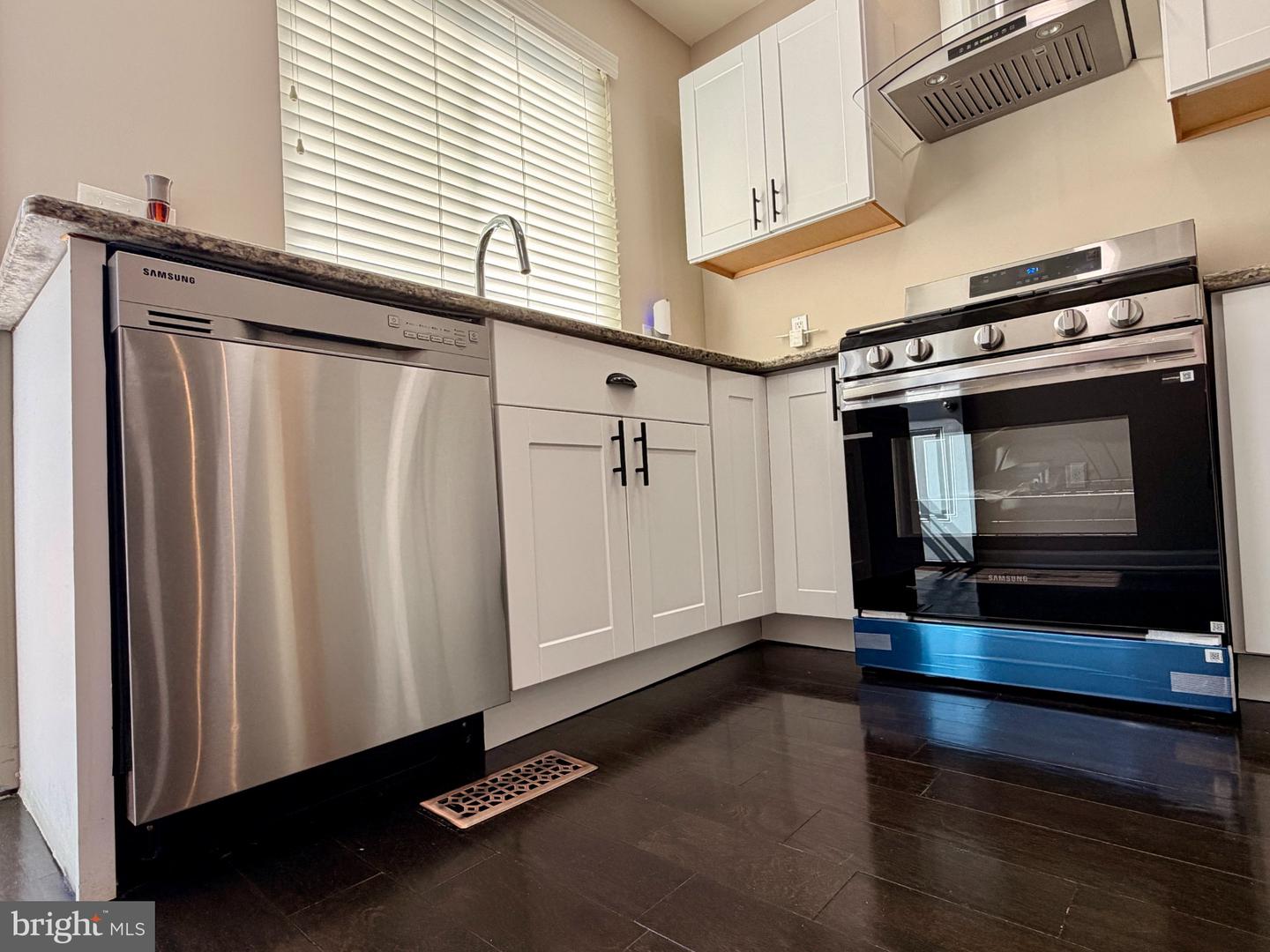 4105 Woodhaven Ave Property Photo 18