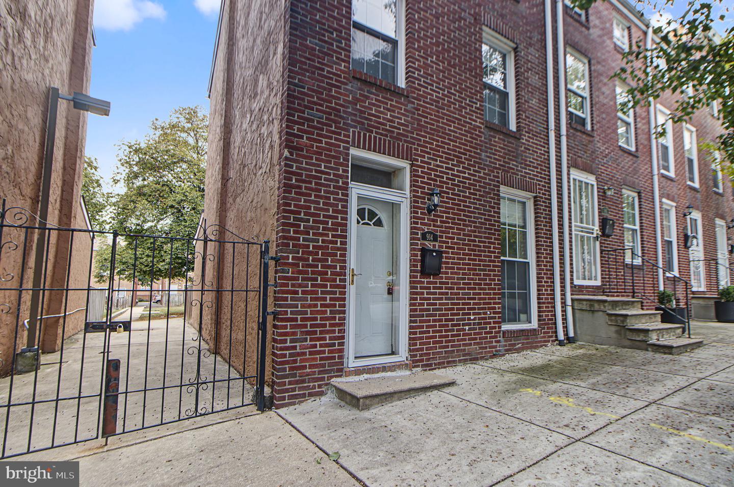 914 N EDEN ST Property Photo 1