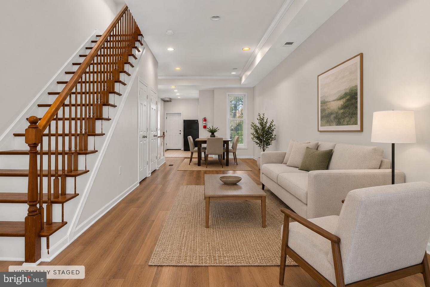 1719 Ruxton Ave Property Photo 3