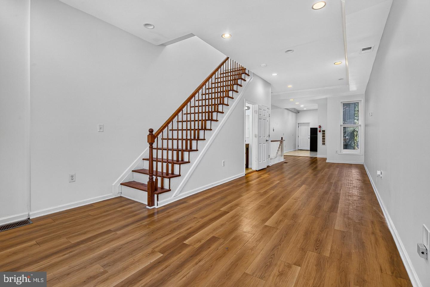 1719 Ruxton Ave Property Photo 4