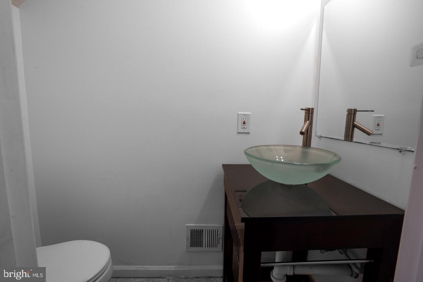 1719 Ruxton Ave Property Photo 8