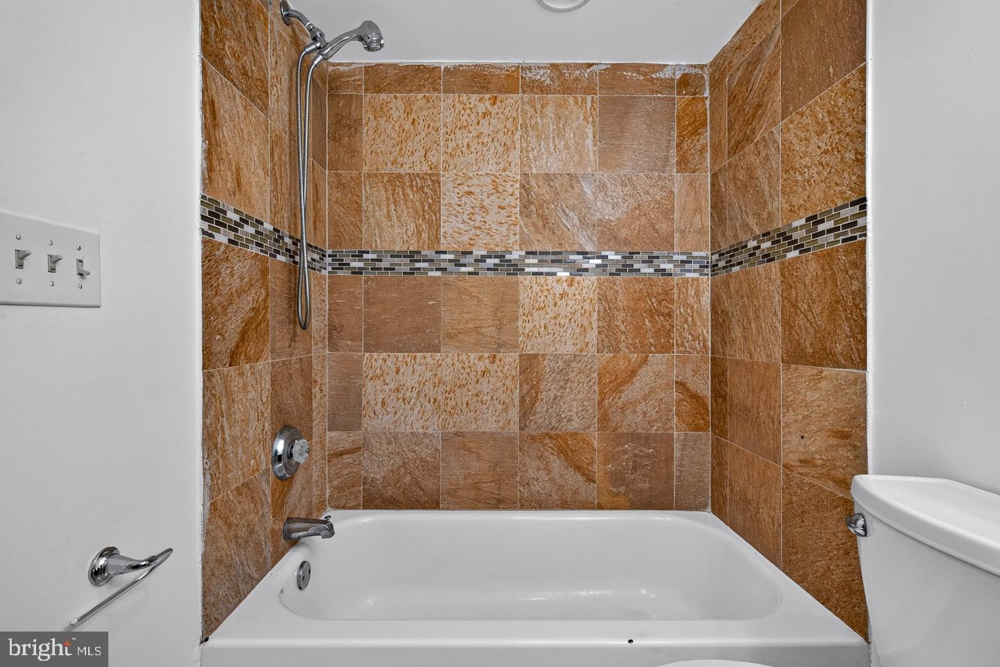 1719 Ruxton Ave Property Photo 32