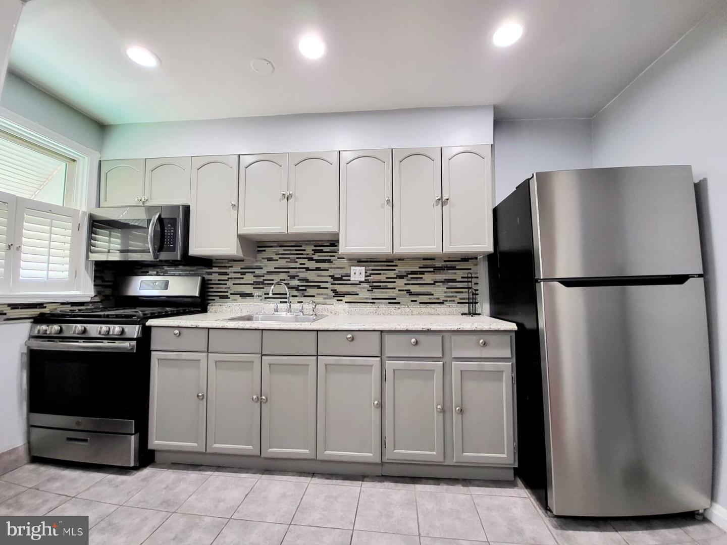 811 E Cold Spring Ln #2 Property Photo 4