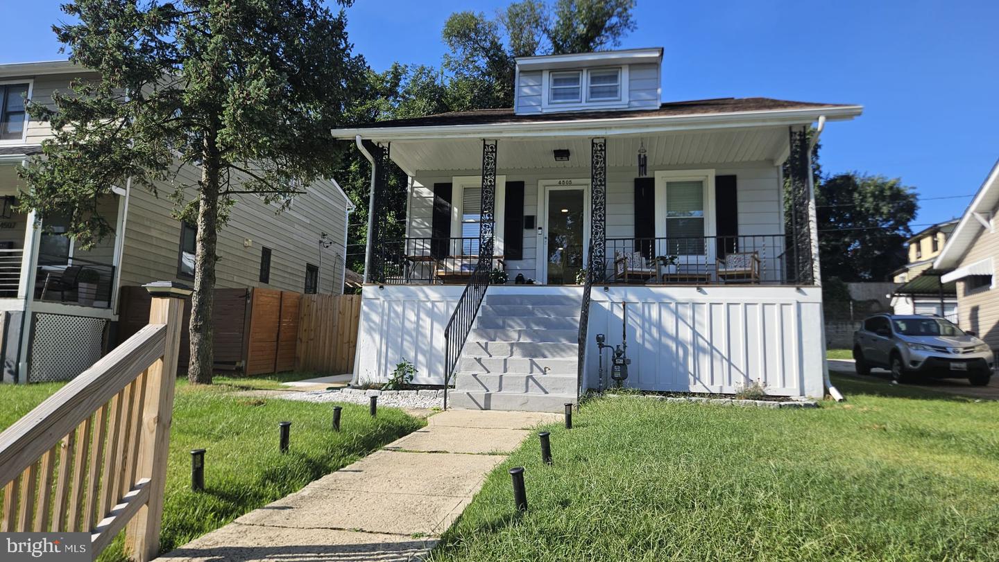 4505 WOODLEA AVE Property Photo 1